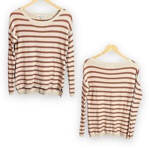 𝅺pink Rose Junior’s cream and rose colored stripe sweater.  Size Large